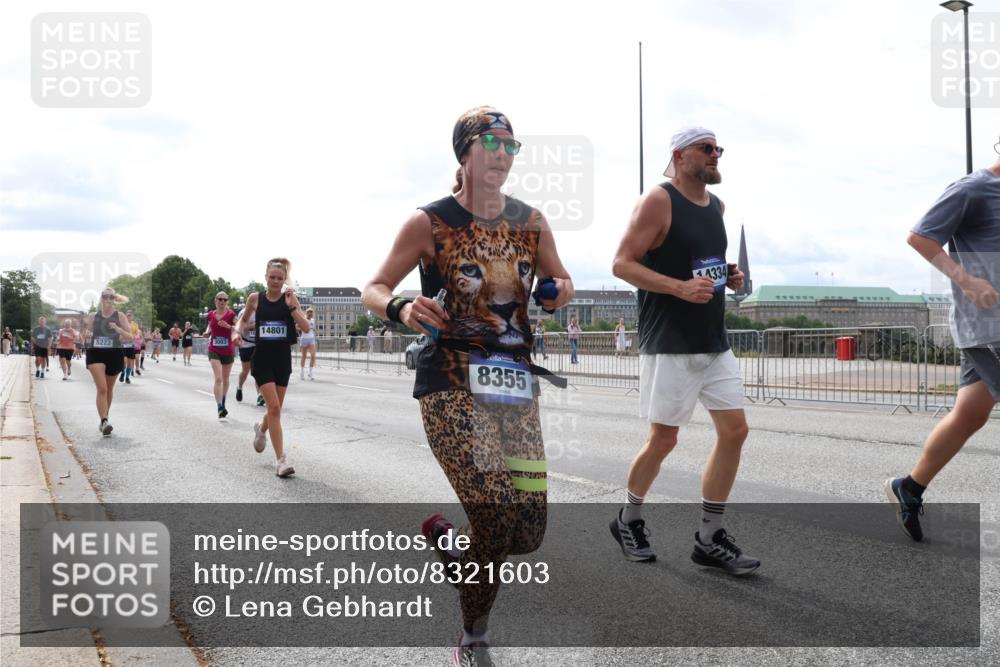 29.06.2025 - hella hamburg halbmarathon Lena Gebhardt http://msf.ph/oto/8321603 29.06.2025 10:22:52 Lombardsbrücke 5223, 3003, 14801, 8355, 4334, 1029, 1853, 2294, 2479, 2766, 2886, 3003, 3029, 3034, 3430, 3457, 3511, 3600, 3601, 4190, 4266, 4969, 5223, 5343, 5629, 5798, 6347, 6578, 6784, 6785, 6820, 6826, 6849, 6899, 7097, 7188, 7190, 7266, 7276, 7529, 7891, 7925, 8355, 8511, 8931, 9133, 9256, 9913, 10205, 10826, 12025, 12190, 12265, 13560, 13921, 14041, 14525, 14801 meine-sportfotos.de