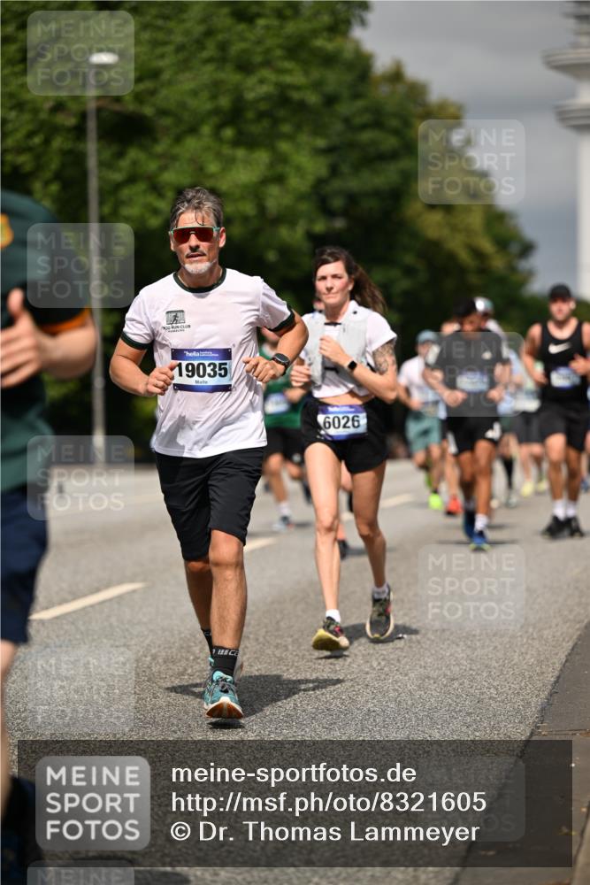 29.06.2025 - hella hamburg halbmarathon Dr. Thomas Lammeyer http://msf.ph/oto/8321605 29.06.2025 10:17:27 Kennedybrücke 1007, 1194, 1859, 1939, 2055, 2359, 2721, 2904, 2961, 2987, 3218, 3729, 4950, 5232, 6026, 6207, 7346, 7460, 8279, 8913, 9128, 9612 meine-sportfotos.de
