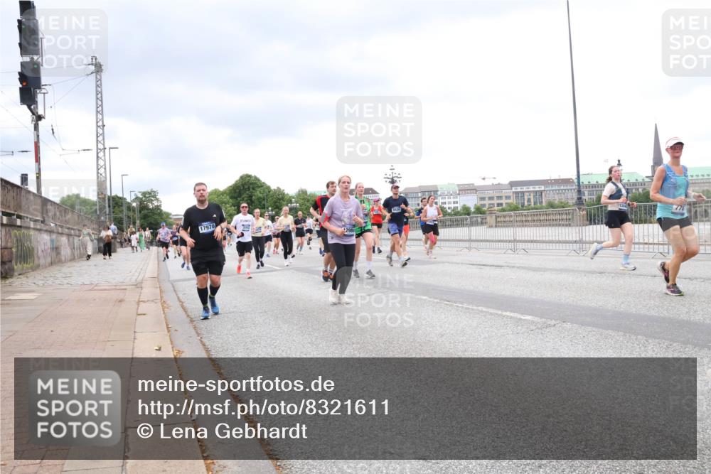 29.06.2025 - hella hamburg halbmarathon Lena Gebhardt http://msf.ph/oto/8321611 29.06.2025 10:57:23 Lombardsbrücke 17970, 12984, 1207, 1242, 1265, 1643, 2041, 2370, 2871, 3195, 3385, 3387, 3388, 3433, 3470, 3485, 3723, 3750, 3851, 3954, 4086, 4106, 4180, 4197, 4241, 4485, 4568, 4569, 4611, 4830, 4998, 5057, 5117, 5316, 5632, 5639, 5736, 5738, 6053, 6284, 6827, 6832, 6857, 6981, 7416, 7417, 7592, 7720, 7728, 7787, 7964, 8035, 8039, 8197, 8224, 8287, 8386, 8540, 8546, 8552, 8679, 8708, 8851, 8853, 8873, 9110, 9233, 9298, 9299, 9318, 9496 meine-sportfotos.de