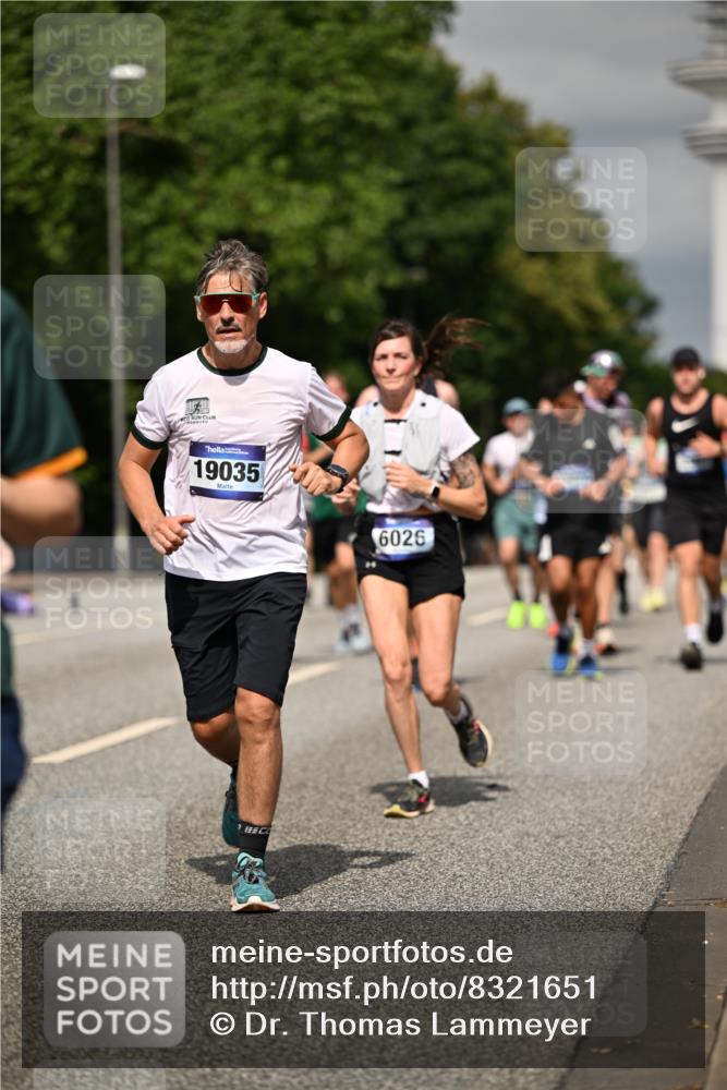 29.06.2025 - hella hamburg halbmarathon Dr. Thomas Lammeyer http://msf.ph/oto/8321651 29.06.2025 10:17:27 Kennedybrücke 1007, 1194, 1859, 1939, 2055, 2359, 2721, 2904, 2961, 2987, 3218, 3729, 4950, 5232, 6026, 6207, 7346, 7460, 8279, 8913, 9128, 9612 meine-sportfotos.de