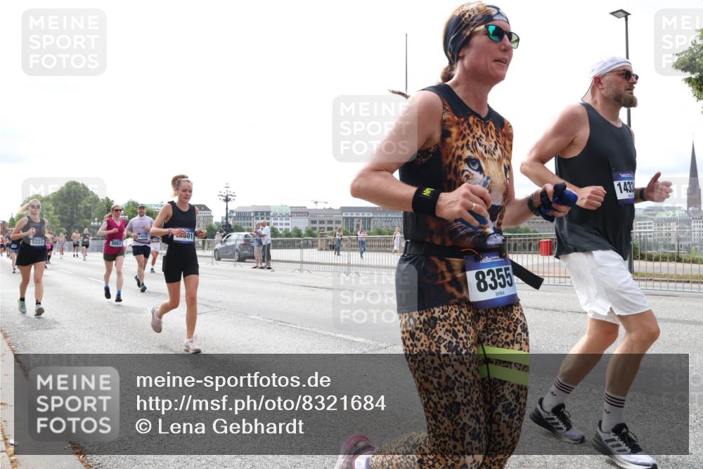 29.06.2025 - hella hamburg halbmarathon Lena Gebhardt http://msf.ph/oto/8321684 29.06.2025 10:22:53 Lombardsbrücke 5223, 3003, 10826, 301, 8355, 1433, 1029, 1853, 2294, 2479, 2766, 2886, 3003, 3029, 3034, 3430, 3457, 3511, 3600, 3601, 4190, 4266, 4969, 5223, 5343, 5629, 5798, 6347, 6578, 6784, 6785, 6826, 6849, 6899, 7097, 7188, 7190, 7266, 7276, 7529, 7891, 7925, 8355, 8511, 8931, 9133, 9256, 9913, 10205, 10826, 12025, 12190, 12265, 13560, 13921, 14041, 14525, 14801 meine-sportfotos.de