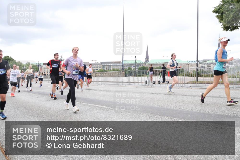 29.06.2025 - hella hamburg halbmarathon Lena Gebhardt http://msf.ph/oto/8321689 29.06.2025 10:57:24 Lombardsbrücke 7970, 3195, 8851, 7778, 12984, 1123, 1207, 1242, 1248, 1265, 1643, 2041, 2370, 2871, 3191, 3195, 3385, 3388, 3433, 3470, 3485, 3723, 3750, 3851, 3954, 4086, 4106, 4180, 4197, 4241, 4485, 4521, 4568, 4569, 4611, 4830, 4998, 5057, 5117, 5316, 5632, 5639, 5736, 5738, 6053, 6284, 6827, 6832, 6857, 6981, 7172, 7416, 7417, 7592, 7720, 7728, 7787, 7964, 8035, 8039, 8197, 8224, 8287, 8386, 8540, 8546, 8552, 8679, 8708, 8851, 8853, 8873, 9110, 9233, 9298, 9299, 9318, 9496 meine-sportfotos.de