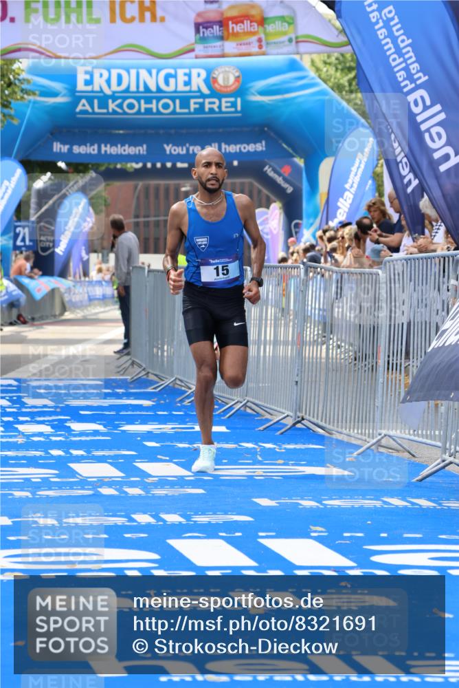 29.06.2025 - hella hamburg halbmarathon Strokosch-Dieckow http://msf.ph/oto/8321691 29.06.2025 10:04:06 Ziel 15 meine-sportfotos.de