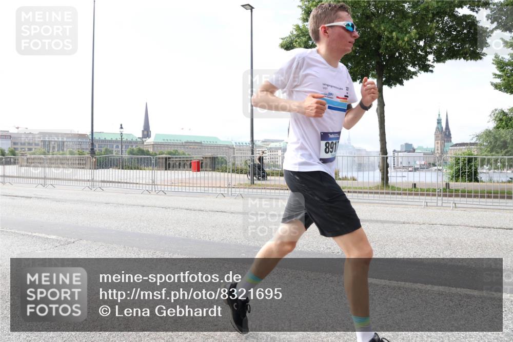29.06.2025 - hella hamburg halbmarathon Lena Gebhardt http://msf.ph/oto/8321695 29.06.2025 10:12:47 Lombardsbrücke 200, 17, 891, 1020, 1051, 1249, 1610, 1785, 1850, 1851, 1939, 2531, 2891, 2942, 2963, 2964, 3182, 3248, 3262, 4453, 4499, 4532, 4554, 5150, 5166, 5176, 5597, 5598, 6207, 6822, 6871, 6966, 7014, 7873, 7907, 8398, 8405, 8917, 8971, 9141, 9254, 9405, 10067, 10402, 10581, 10685, 11025, 11720, 12456, 13566, 13816, 14404, 14540, 14868, 14869, 15012, 15369, 15531, 16323, 16473, 16826, 16911, 17061, 17699, 17994, 18178, 18320, 18493, 18530 meine-sportfotos.de