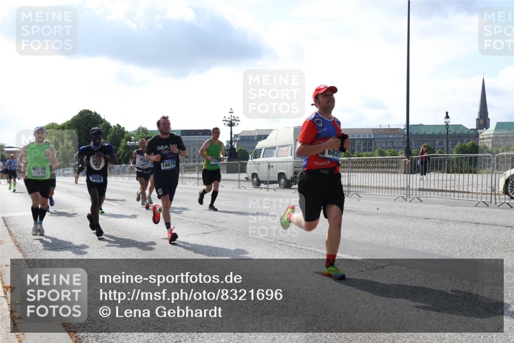 29.06.2025 - hella hamburg halbmarathon Lena Gebhardt http://msf.ph/oto/8321696 29.06.2025 09:48:08 Lombardsbrücke 12514, 3959, 18679, 6820, 1164, 1385, 1562, 1743, 2196, 2296, 2714, 2767, 3959, 4602, 4860, 5091, 5092, 5315, 6684, 6829, 6990, 8362, 8901, 8933, 9178, 9944, 10384, 10404, 10793, 10900, 10968, 11202, 11227, 11620, 11745, 11929, 12290, 12462, 12514, 12865, 12916, 13514, 13595, 13798, 13854, 14387, 14601, 14875, 14908, 14934, 14952, 15015, 15261, 15415, 15701, 15959, 15965, 16119, 16158, 16964 meine-sportfotos.de