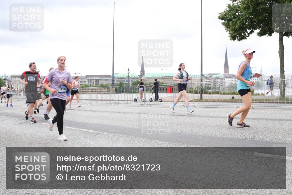 29.06.2025 - hella hamburg halbmarathon Lena Gebhardt http://msf.ph/oto/8321723 29.06.2025 10:57:24 Lombardsbrücke 8851, 9771, 12984, 13048, 1123, 1207, 1242, 1248, 1265, 1643, 2041, 2370, 2871, 3191, 3195, 3385, 3388, 3433, 3470, 3485, 3723, 3750, 3851, 3954, 4086, 4106, 4180, 4197, 4241, 4485, 4521, 4568, 4569, 4611, 4830, 4998, 5057, 5117, 5316, 5632, 5639, 5736, 5738, 6053, 6284, 6827, 6832, 6857, 6981, 7172, 7416, 7417, 7592, 7720, 7728, 7787, 7964, 8035, 8039, 8197, 8224, 8287, 8386, 8540, 8546, 8552, 8679, 8708, 8851, 8853, 8873, 9110, 9233, 9298, 9299, 9318, 9496 meine-sportfotos.de