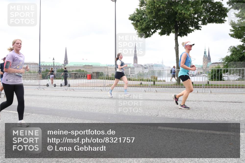 29.06.2025 - hella hamburg halbmarathon Lena Gebhardt http://msf.ph/oto/8321757 29.06.2025 10:57:24 Lombardsbrücke 1123, 1207, 1242, 1248, 1265, 1643, 2041, 2370, 2871, 3191, 3195, 3385, 3388, 3433, 3470, 3485, 3723, 3750, 3851, 3954, 4086, 4106, 4180, 4197, 4241, 4485, 4521, 4568, 4569, 4611, 4830, 4998, 5057, 5117, 5316, 5632, 5639, 5736, 5738, 6053, 6284, 6827, 6832, 6857, 6981, 7172, 7416, 7417, 7592, 7720, 7728, 7787, 7964, 8035, 8039, 8197, 8224, 8287, 8386, 8540, 8546, 8552, 8679, 8708, 8851, 8853, 8873, 9110, 9233, 9298, 9299, 9318, 9496 meine-sportfotos.de