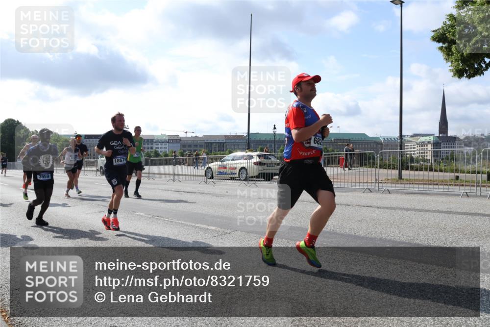29.06.2025 - hella hamburg halbmarathon Lena Gebhardt http://msf.ph/oto/8321759 29.06.2025 09:48:09 Lombardsbrücke 3959, 4860, 17217, 18679, 682, 1164, 1385, 1562, 1743, 2196, 2296, 2714, 2767, 3959, 4602, 4860, 5091, 5092, 5315, 6684, 6829, 6990, 8362, 8901, 8933, 9178, 9944, 10384, 10404, 10793, 10900, 10968, 11202, 11227, 11620, 11745, 11929, 12290, 12462, 12514, 12865, 12916, 13514, 13595, 13798, 13854, 14387, 14601, 14875, 14908, 14934, 14952, 15015, 15261, 15415, 15701, 15931, 15959, 15965, 16119, 16158, 16964 meine-sportfotos.de