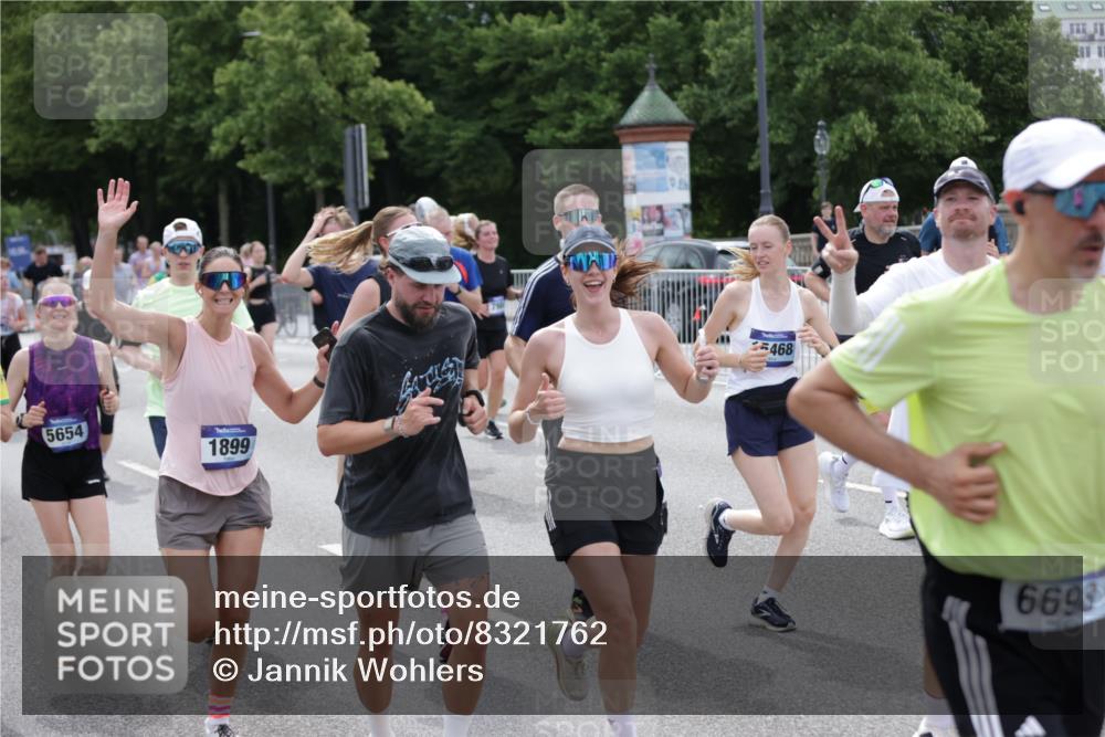 29.06.2025 - hella hamburg halbmarathon Jannik Wohlers http://msf.ph/oto/8321762 29.06.2025 10:39:34 Lombardsbrücke 1058, 1076, 1291, 1586, 1691, 1899, 2313, 2866, 2888, 3046, 3882, 3883, 3884, 4471, 4752, 5229, 5654, 5877, 5901, 6097, 6698, 6750, 6890, 7045, 7455, 7456, 8107, 8612, 8622, 8815, 8865, 8866, 9080, 9195, 9292, 9495, 10441, 10648, 10806, 10901, 10939, 11188, 11242, 11244, 11664, 11874, 12414, 12883, 12906, 13644, 14327, 14578, 15111, 16532, 16784, 18157, 19163 meine-sportfotos.de