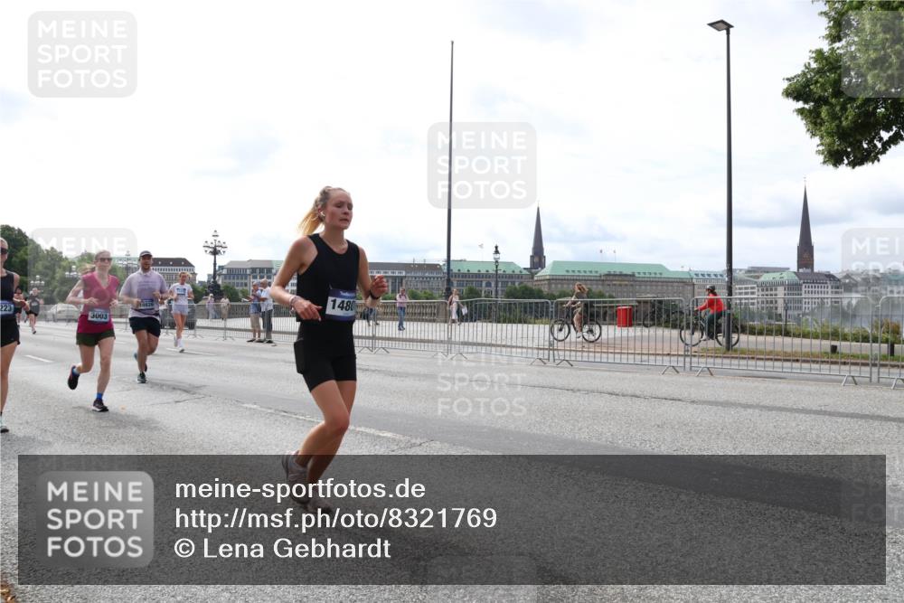 29.06.2025 - hella hamburg halbmarathon Lena Gebhardt http://msf.ph/oto/8321769 29.06.2025 10:22:54 Lombardsbrücke 223, 3003, 10826, 1480, 1029, 1853, 2294, 2479, 2766, 2886, 3003, 3029, 3034, 3430, 3457, 3511, 3600, 3601, 4190, 4266, 4969, 5223, 5343, 5629, 5798, 6578, 6784, 6785, 6826, 6849, 6899, 7097, 7188, 7190, 7266, 7276, 7529, 7891, 7925, 8355, 8511, 8687, 8688, 8931, 9133, 9256, 9913, 10205, 10826, 12025, 12190, 12265, 13560, 13921, 14041, 14525, 14801 meine-sportfotos.de
