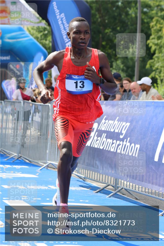 29.06.2025 - hella hamburg halbmarathon Strokosch-Dieckow http://msf.ph/oto/8321773 29.06.2025 10:03:54 Ziel 13 meine-sportfotos.de
