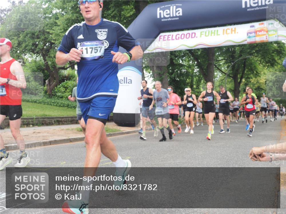 29.06.2025 - hella hamburg halbmarathon KatJ http://msf.ph/oto/8321782 29.06.2025 10:46:01 Zwischen KM18-KM19 2006, 2957, 3181, 6208, 7259, 8089 meine-sportfotos.de
