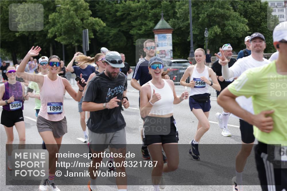 29.06.2025 - hella hamburg halbmarathon Jannik Wohlers http://msf.ph/oto/8321787 29.06.2025 10:39:34 Lombardsbrücke 1058, 1076, 1291, 1586, 1691, 1899, 2313, 2866, 2888, 3046, 3882, 3883, 3884, 4471, 4752, 5229, 5654, 5877, 5901, 6097, 6698, 6750, 6890, 7045, 7455, 7456, 8107, 8612, 8622, 8815, 8865, 8866, 9080, 9195, 9292, 9495, 10441, 10648, 10806, 10901, 10939, 11188, 11242, 11244, 11664, 11874, 12414, 12883, 12906, 13644, 14327, 14578, 15111, 16532, 16784, 18157, 19163 meine-sportfotos.de