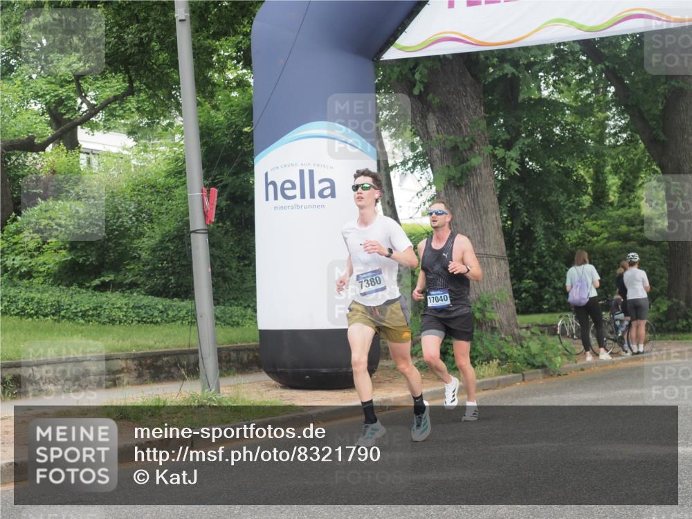 29.06.2025 - hella hamburg halbmarathon KatJ http://msf.ph/oto/8321790 29.06.2025 10:16:34 Zwischen KM18-KM19  meine-sportfotos.de