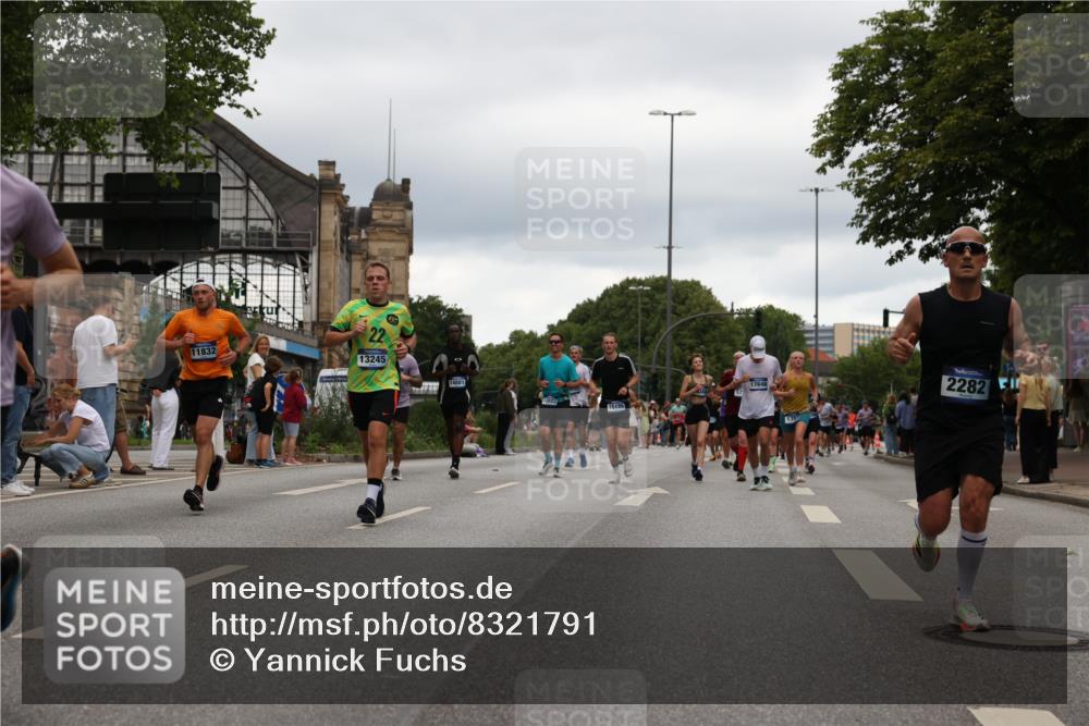 29.06.2025 - hella hamburg halbmarathon Yannick Fuchs http://msf.ph/oto/8321791 29.06.2025 10:51:10 20KM 1387, 1485, 1715, 1719, 1972, 2282, 2417, 2652, 2676, 3435, 4167, 4261, 5015, 5033, 5134, 5457, 5458, 5728, 6272, 6720, 7159, 7269, 8744, 9577, 11043, 11590, 11612, 11832, 12773, 12774, 13245, 13376, 13523, 13863, 14361, 14369, 14737, 14881, 14951, 15090, 15110, 15125, 15145, 15189, 15220, 15664, 15726, 16093, 16418, 16830, 16909, 17160, 17201, 17617, 17758, 17769, 17779, 17828, 17848, 18388 meine-sportfotos.de