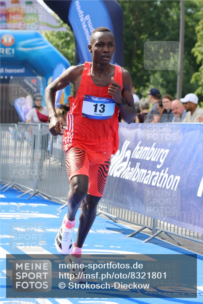 29.06.2025 - hella hamburg halbmarathon Strokosch-Dieckow http://msf.ph/oto/8321801 29.06.2025 10:03:54 Ziel 13 meine-sportfotos.de