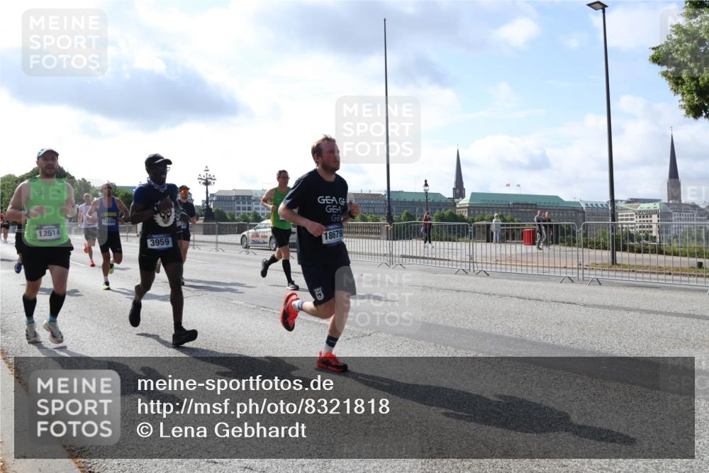 29.06.2025 - hella hamburg halbmarathon Lena Gebhardt http://msf.ph/oto/8321818 29.06.2025 09:48:09 Lombardsbrücke 13595, 12514, 3959, 18679, 1164, 1385, 1562, 1743, 2196, 2296, 2714, 2767, 3959, 4602, 4860, 5091, 5092, 5315, 6684, 6829, 6990, 8362, 8901, 8933, 9178, 9944, 10384, 10404, 10793, 10900, 10968, 11202, 11227, 11620, 11745, 11929, 12290, 12462, 12514, 12865, 12916, 13514, 13595, 13798, 13854, 14387, 14601, 14875, 14908, 14934, 14952, 15015, 15261, 15415, 15701, 15931, 15959, 15965, 16119, 16158, 16964 meine-sportfotos.de