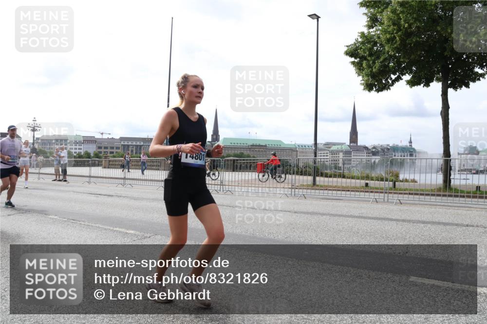 29.06.2025 - hella hamburg halbmarathon Lena Gebhardt http://msf.ph/oto/8321826 29.06.2025 10:22:54 Lombardsbrücke 0826, 14801, 1029, 1853, 2294, 2479, 2766, 2886, 3003, 3029, 3034, 3430, 3457, 3511, 3600, 3601, 4190, 4266, 4969, 5223, 5343, 5629, 5798, 6578, 6784, 6785, 6826, 6849, 6899, 7097, 7188, 7190, 7266, 7276, 7529, 7891, 7925, 8355, 8511, 8687, 8688, 8931, 9133, 9256, 9913, 10205, 10826, 12025, 12190, 12265, 13560, 13921, 14041, 14525, 14801 meine-sportfotos.de