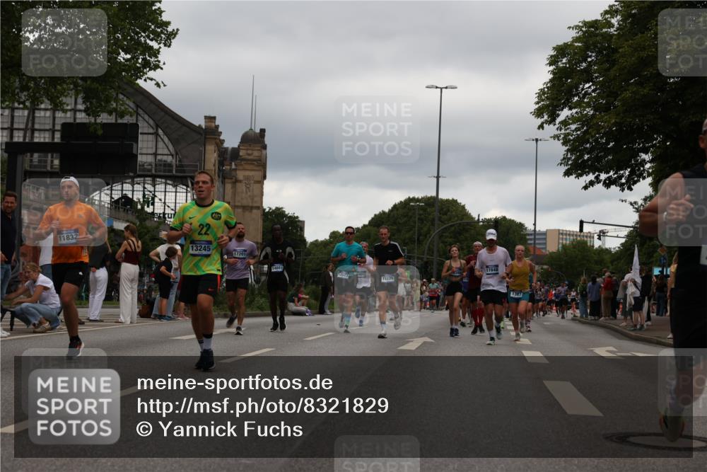 29.06.2025 - hella hamburg halbmarathon Yannick Fuchs http://msf.ph/oto/8321829 29.06.2025 10:51:11 20KM 1239, 1387, 1715, 1719, 1972, 2282, 2417, 2652, 2676, 3435, 4167, 4261, 5015, 5134, 5457, 5458, 5728, 6272, 6720, 7159, 7269, 8744, 9577, 10383, 10408, 11043, 11590, 11832, 12773, 12774, 13245, 13376, 13523, 13863, 14361, 14369, 14737, 14881, 14951, 15090, 15110, 15125, 15145, 15189, 15220, 15349, 15664, 15726, 16093, 16418, 16830, 16909, 17160, 17201, 17758, 17769, 17779, 17828, 17848, 18388 meine-sportfotos.de