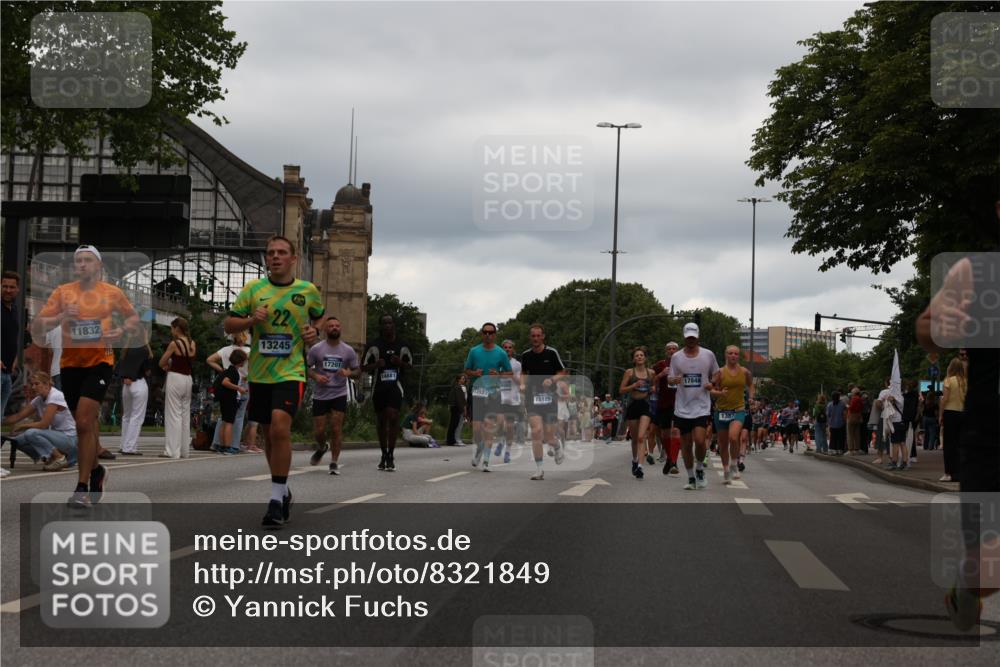 29.06.2025 - hella hamburg halbmarathon Yannick Fuchs http://msf.ph/oto/8321849 29.06.2025 10:51:11 20KM 1239, 1387, 1715, 1719, 1972, 2282, 2417, 2652, 2676, 3435, 4167, 4261, 5015, 5134, 5457, 5458, 5728, 6272, 6720, 7159, 7269, 8744, 9577, 10383, 10408, 11043, 11590, 11832, 12773, 12774, 13245, 13376, 13523, 13863, 14361, 14369, 14737, 14881, 14951, 15090, 15110, 15125, 15145, 15189, 15220, 15349, 15664, 15726, 16093, 16418, 16830, 16909, 17160, 17201, 17758, 17769, 17779, 17828, 17848, 18388 meine-sportfotos.de