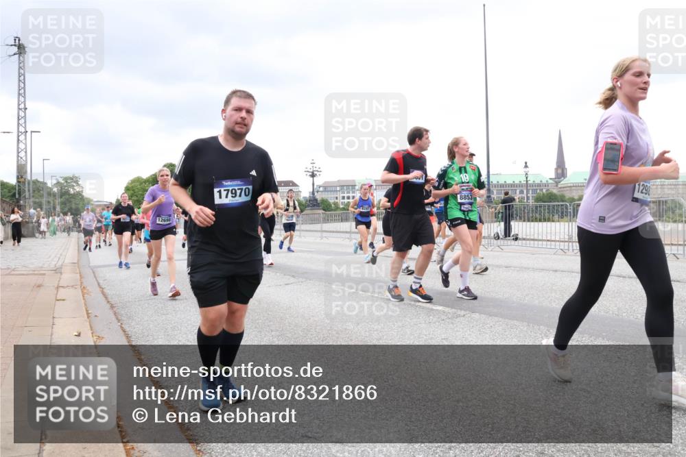 29.06.2025 - hella hamburg halbmarathon Lena Gebhardt http://msf.ph/oto/8321866 29.06.2025 10:57:25 Lombardsbrücke 12698, 17970, 8853, 1298, 1123, 1207, 1242, 1248, 1265, 1643, 2041, 2370, 2871, 3191, 3195, 3385, 3388, 3433, 3470, 3485, 3723, 3750, 3851, 3954, 4086, 4106, 4180, 4197, 4241, 4485, 4521, 4568, 4569, 4611, 4830, 4998, 5057, 5117, 5316, 5632, 5639, 5736, 5738, 6053, 6284, 6827, 6832, 6857, 6916, 6981, 7172, 7416, 7417, 7592, 7720, 7728, 7787, 7964, 8035, 8039, 8224, 8287, 8386, 8540, 8546, 8552, 8679, 8708, 8851, 8853, 8873, 9110, 9233, 9298, 9299, 9318, 9496 meine-sportfotos.de