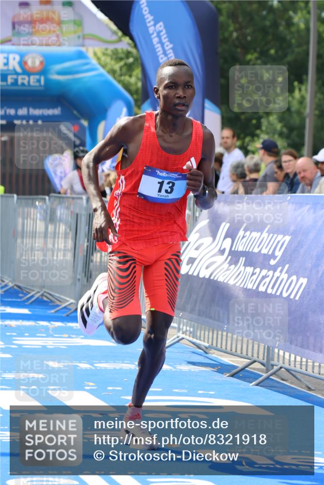29.06.2025 - hella hamburg halbmarathon Strokosch-Dieckow http://msf.ph/oto/8321918 29.06.2025 10:03:54 Ziel 13 meine-sportfotos.de