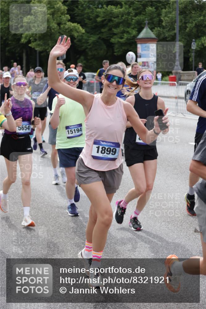 29.06.2025 - hella hamburg halbmarathon Jannik Wohlers http://msf.ph/oto/8321921 29.06.2025 10:39:35 Lombardsbrücke 1058, 1076, 1291, 1586, 1691, 1899, 2254, 2313, 2866, 2888, 3046, 3882, 3883, 3884, 4173, 4471, 5229, 5654, 5877, 5901, 6097, 6548, 6698, 6750, 6890, 7045, 7455, 7456, 8107, 8612, 8622, 8815, 8865, 8866, 9080, 9195, 9292, 9495, 10648, 10806, 10901, 10939, 11188, 11242, 11244, 11874, 12414, 12883, 12906, 13577, 13644, 14327, 14578, 15111, 16532, 16784, 18157, 19163 meine-sportfotos.de