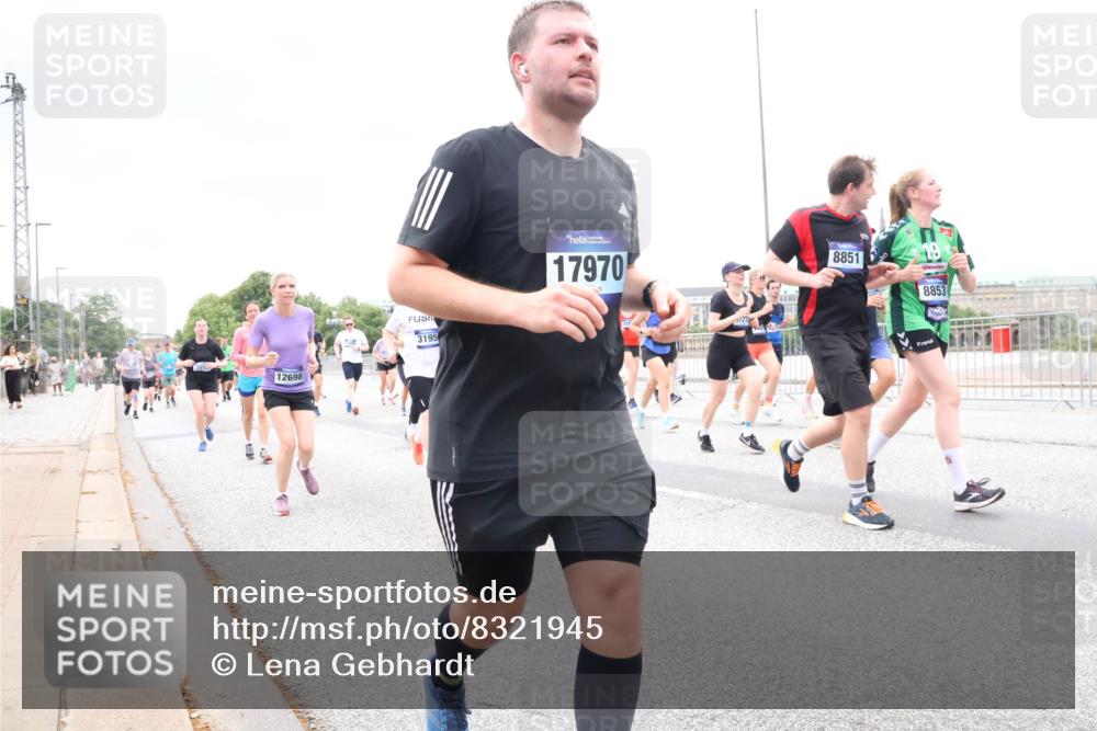 29.06.2025 - hella hamburg halbmarathon Lena Gebhardt http://msf.ph/oto/8321945 29.06.2025 10:57:25 Lombardsbrücke 12698, 3195, 17970, 8851, 8853, 1123, 1207, 1242, 1248, 1265, 1643, 2041, 2370, 2871, 3191, 3195, 3385, 3388, 3433, 3470, 3485, 3723, 3750, 3851, 3954, 4086, 4106, 4180, 4197, 4241, 4485, 4521, 4568, 4569, 4611, 4830, 4998, 5057, 5117, 5316, 5632, 5639, 5736, 5738, 6053, 6284, 6827, 6832, 6857, 6916, 6981, 7172, 7416, 7417, 7592, 7720, 7728, 7787, 7964, 8035, 8039, 8224, 8287, 8386, 8540, 8546, 8552, 8679, 8708, 8851, 8853, 8873, 9110, 9233, 9298, 9299, 9318, 9496 meine-sportfotos.de