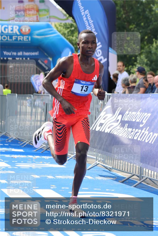 29.06.2025 - hella hamburg halbmarathon Strokosch-Dieckow http://msf.ph/oto/8321971 29.06.2025 10:03:54 Ziel 13 meine-sportfotos.de