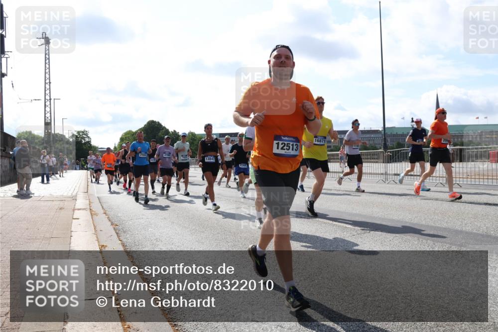 29.06.2025 - hella hamburg halbmarathon Lena Gebhardt http://msf.ph/oto/8322010 29.06.2025 10:00:08 Lombardsbrücke 4796, 13847, 8364, 12513, 16871, 1006, 1019, 1125, 1180, 1239, 1264, 1526, 1834, 1914, 1955, 2027, 2086, 2099, 2159, 2346, 2348, 2364, 2447, 2582, 2584, 2606, 2652, 2676, 2677, 2730, 2910, 3177, 3181, 3279, 3319, 3836, 3861, 3898, 4013, 4231, 4594, 4632, 4772, 4796, 4813, 4940, 5015, 5134, 5272, 5277, 5341, 5728, 6082, 6084, 6104, 6174, 6201, 6202, 6220, 6260, 6462, 6470, 6581, 6587, 8330, 10031, 11568, 11844 meine-sportfotos.de