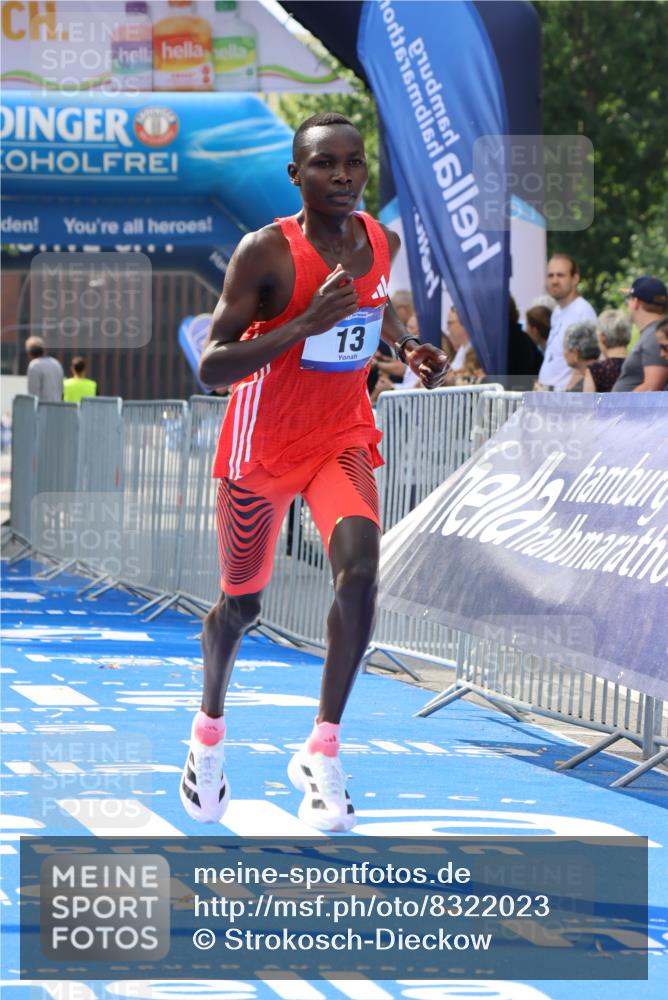 29.06.2025 - hella hamburg halbmarathon Strokosch-Dieckow http://msf.ph/oto/8322023 29.06.2025 10:03:53 Ziel 13 meine-sportfotos.de