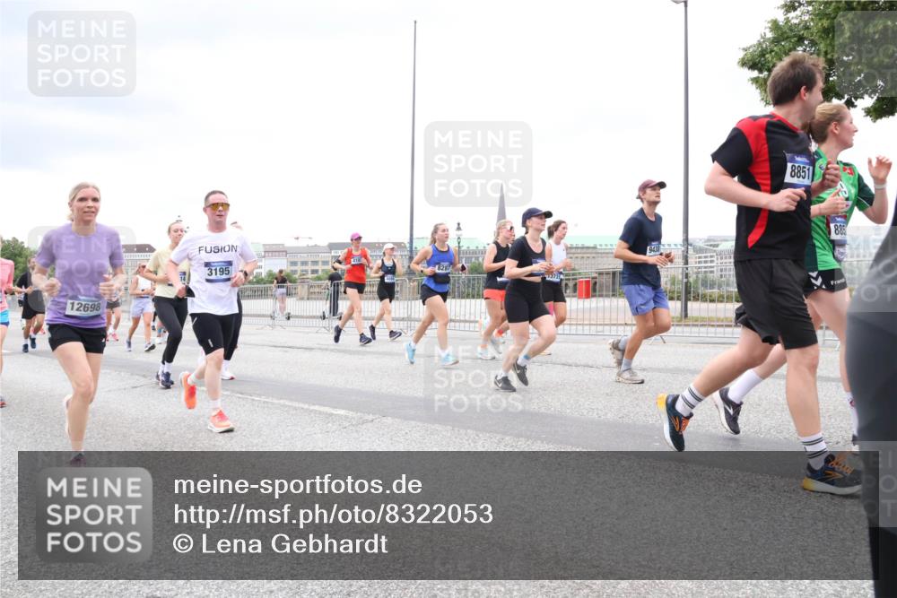 29.06.2025 - hella hamburg halbmarathon Lena Gebhardt http://msf.ph/oto/8322053 29.06.2025 10:57:26 Lombardsbrücke 12698, 3195, 13731, 9430, 8851, 885, 1123, 1242, 1248, 1265, 1643, 2041, 2370, 2871, 3191, 3195, 3385, 3388, 3433, 3470, 3485, 3723, 3750, 3851, 3954, 4086, 4106, 4180, 4197, 4241, 4485, 4521, 4568, 4569, 4611, 4830, 4998, 5057, 5117, 5316, 5632, 5639, 5736, 5738, 6053, 6827, 6832, 6857, 6916, 6981, 7172, 7592, 7720, 7728, 7787, 7964, 8035, 8039, 8224, 8287, 8386, 8540, 8546, 8552, 8679, 8708, 8851, 8853, 8873, 9059, 9110, 9233, 9298, 9299, 9318, 9496 meine-sportfotos.de