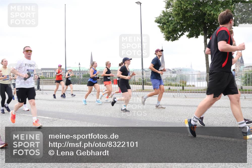 29.06.2025 - hella hamburg halbmarathon Lena Gebhardt http://msf.ph/oto/8322101 29.06.2025 10:57:27 Lombardsbrücke 2195, 1123, 1242, 1248, 1265, 1643, 2041, 2370, 2567, 2871, 3191, 3195, 3385, 3388, 3433, 3470, 3485, 3723, 3750, 3851, 3954, 4086, 4106, 4180, 4197, 4241, 4485, 4521, 4568, 4569, 4611, 4830, 4998, 5057, 5117, 5316, 5632, 5639, 5736, 5738, 6053, 6827, 6832, 6857, 6916, 6981, 7172, 7592, 7720, 7728, 7787, 7964, 8035, 8039, 8224, 8287, 8386, 8540, 8546, 8552, 8679, 8708, 8851, 8853, 8873, 9059, 9110, 9233, 9298, 9299, 9318, 9496 meine-sportfotos.de