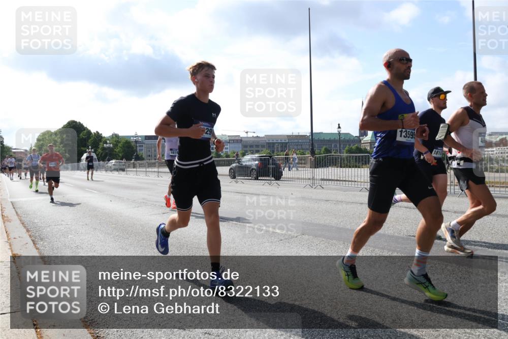 29.06.2025 - hella hamburg halbmarathon Lena Gebhardt http://msf.ph/oto/8322133 29.06.2025 09:48:11 Lombardsbrücke 161, 29, 1359, 1810, 1164, 1385, 1505, 1562, 1710, 1743, 2196, 2296, 2714, 2767, 3959, 4602, 4860, 5091, 5092, 5315, 6684, 6829, 6990, 7884, 8362, 8901, 8933, 9178, 9944, 10384, 10404, 10793, 10900, 10968, 11202, 11227, 11620, 11745, 11929, 12290, 12462, 12488, 12514, 12865, 12916, 13514, 13595, 13798, 13854, 13975, 14387, 14601, 14875, 14908, 14934, 14952, 15015, 15261, 15415, 15701, 15931, 15959, 15965, 16119, 16158, 16964 meine-sportfotos.de