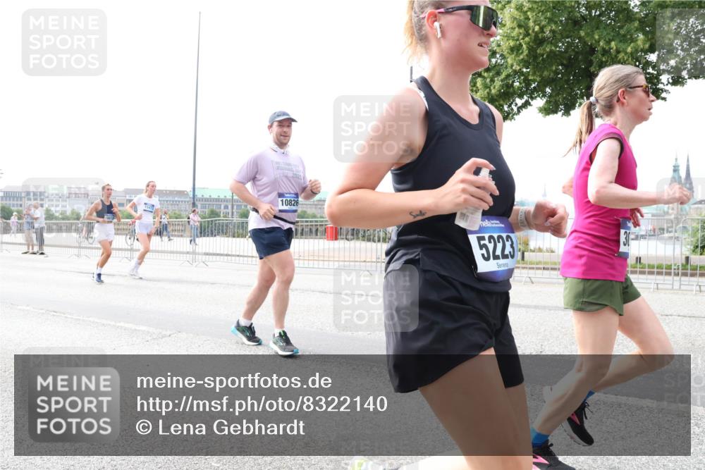 29.06.2025 - hella hamburg halbmarathon Lena Gebhardt http://msf.ph/oto/8322140 29.06.2025 10:22:56 Lombardsbrücke 1547, 2025, 10826, 5223, 30, 1029, 1853, 2294, 2479, 2766, 2886, 3003, 3029, 3034, 3430, 3457, 3511, 3600, 3601, 4190, 4266, 4793, 4969, 5223, 5343, 5629, 5798, 6578, 6784, 6785, 6826, 6849, 6899, 7097, 7188, 7190, 7266, 7276, 7529, 7891, 7925, 8355, 8687, 8688, 8931, 9133, 9256, 9877, 9913, 10205, 10826, 12025, 12190, 12265, 13560, 13921, 14041, 14525, 14801, 16416, 16558, 17099 meine-sportfotos.de