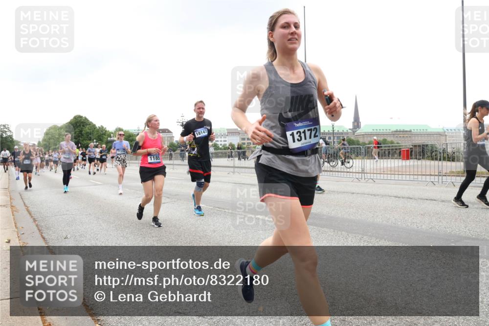 29.06.2025 - hella hamburg halbmarathon Lena Gebhardt http://msf.ph/oto/8322180 29.06.2025 10:47:18 Lombardsbrücke 17015, 11378, 1185, 18147, 13172, 1073, 1185, 1286, 1363, 1434, 1463, 1523, 1593, 1607, 1704, 1720, 1961, 2148, 2211, 2320, 2327, 2407, 2537, 2555, 2556, 2665, 2882, 2981, 2994, 3339, 3823, 4037, 4184, 4239, 4325, 4483, 4806, 4895, 4974, 4975, 5111, 5114, 5621, 5622, 5796, 5895, 5953, 6255, 6256, 6485, 6496, 6879, 6995, 7073, 7403, 7430, 7431, 7630, 7631, 8105, 8131, 8270, 8486, 8553, 8684, 8706, 8915, 8953, 8967, 9018, 11351, 11458, 11730, 11738 meine-sportfotos.de