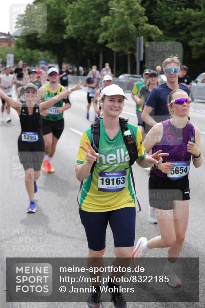 29.06.2025 - hella hamburg halbmarathon Jannik Wohlers http://msf.ph/oto/8322185 29.06.2025 10:39:35 Lombardsbrücke 1058, 1076, 1291, 1586, 1691, 1899, 2254, 2313, 2866, 2888, 3046, 3882, 3883, 3884, 4173, 4471, 5229, 5654, 5877, 5901, 6097, 6548, 6698, 6750, 6890, 7045, 7455, 7456, 8107, 8612, 8622, 8815, 8865, 8866, 9080, 9195, 9292, 9495, 10648, 10806, 10901, 10939, 11188, 11242, 11244, 11874, 12414, 12883, 12906, 13577, 13644, 14327, 14578, 15111, 16532, 16784, 18157, 19163 meine-sportfotos.de