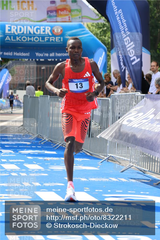 29.06.2025 - hella hamburg halbmarathon Strokosch-Dieckow http://msf.ph/oto/8322211 29.06.2025 10:03:53 Ziel 13 meine-sportfotos.de