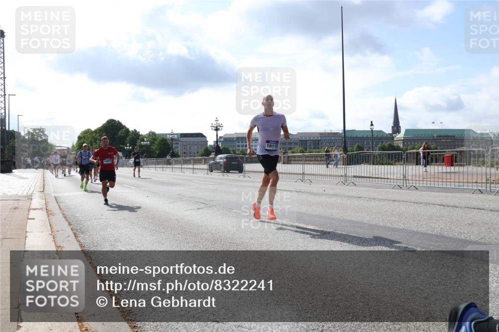 29.06.2025 - hella hamburg halbmarathon Lena Gebhardt http://msf.ph/oto/8322241 29.06.2025 09:48:12 Lombardsbrücke 14875, 16119, 1164, 1290, 1385, 1505, 1562, 1710, 1743, 2196, 2296, 2714, 2767, 3959, 4602, 4860, 5091, 5092, 5315, 6684, 6829, 6990, 7884, 8362, 8901, 8933, 9178, 9944, 10384, 10404, 10793, 10900, 10968, 11202, 11227, 11620, 11745, 11929, 12051, 12290, 12462, 12488, 12514, 12865, 12916, 13514, 13595, 13798, 13854, 13975, 14387, 14601, 14875, 14908, 14934, 14952, 15015, 15261, 15415, 15701, 15931, 15959, 15965, 16119, 16158, 16964 meine-sportfotos.de