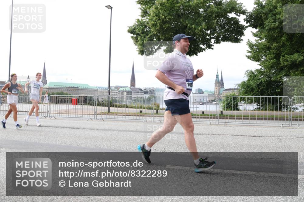 29.06.2025 - hella hamburg halbmarathon Lena Gebhardt http://msf.ph/oto/8322289 29.06.2025 10:22:57 Lombardsbrücke 16618, 15473, 108, 1029, 1853, 2294, 2479, 2766, 2886, 3003, 3029, 3034, 3430, 3511, 3600, 3601, 4190, 4266, 4793, 4969, 5223, 5343, 5629, 5798, 6578, 6784, 6785, 6826, 6849, 6899, 7097, 7188, 7190, 7266, 7276, 7529, 7891, 7925, 8355, 8687, 8688, 8918, 8920, 8931, 9133, 9256, 9301, 9877, 9913, 10205, 10826, 12025, 12190, 12265, 13560, 13921, 14041, 14338, 14525, 14801, 16416, 16558, 17099, 17299 meine-sportfotos.de