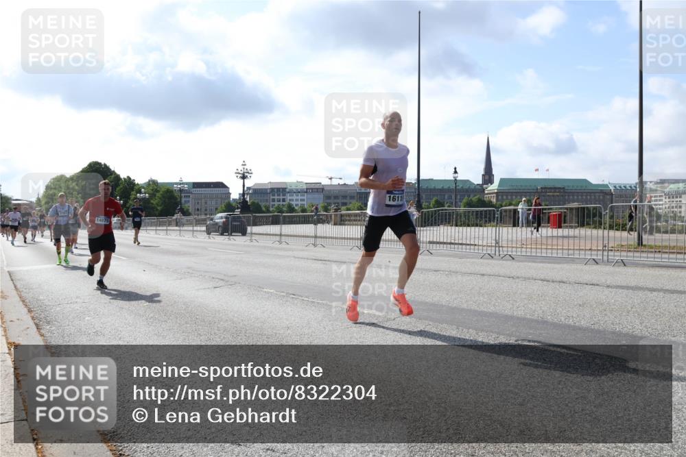 29.06.2025 - hella hamburg halbmarathon Lena Gebhardt http://msf.ph/oto/8322304 29.06.2025 09:48:13 Lombardsbrücke 14875, 1164, 1290, 1385, 1505, 1562, 1710, 1743, 2196, 2296, 2714, 2767, 3959, 4602, 4860, 5091, 5092, 5315, 6684, 6829, 6990, 7884, 8362, 8901, 8933, 9178, 9944, 10384, 10404, 10793, 10900, 10968, 11202, 11227, 11620, 11745, 11929, 12051, 12290, 12462, 12488, 12514, 12865, 12916, 13483, 13514, 13595, 13798, 13854, 13975, 14387, 14601, 14875, 14908, 14934, 14952, 15015, 15261, 15415, 15701, 15931, 15959, 15965, 16119, 16158, 16964 meine-sportfotos.de