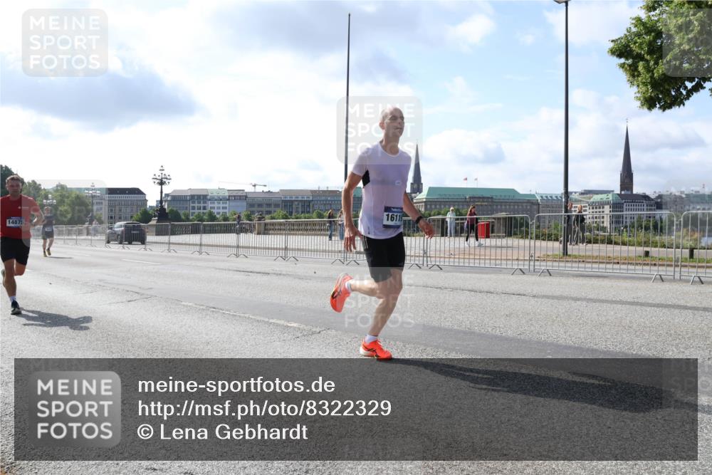 29.06.2025 - hella hamburg halbmarathon Lena Gebhardt http://msf.ph/oto/8322329 29.06.2025 09:48:13 Lombardsbrücke 14875, 16119, 1164, 1290, 1385, 1505, 1562, 1710, 1743, 2196, 2296, 2714, 2767, 3959, 4602, 4860, 5091, 5092, 5315, 6684, 6829, 6990, 7884, 8362, 8901, 8933, 9178, 9944, 10384, 10404, 10793, 10900, 10968, 11202, 11227, 11620, 11745, 11929, 12051, 12290, 12462, 12488, 12514, 12865, 12916, 13483, 13514, 13595, 13798, 13854, 13975, 14387, 14601, 14875, 14908, 14934, 14952, 15015, 15261, 15415, 15701, 15931, 15959, 15965, 16119, 16158, 16964 meine-sportfotos.de