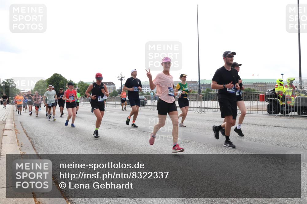 29.06.2025 - hella hamburg halbmarathon Lena Gebhardt http://msf.ph/oto/8322337 29.06.2025 10:37:37 Lombardsbrücke 109, 16032, 24, 1683, 1022, 1276, 1337, 1475, 1597, 1799, 1819, 1985, 2016, 2031, 2072, 2199, 2272, 2480, 2486, 2640, 2853, 3230, 3246, 3633, 4097, 4347, 4733, 5139, 5146, 5171, 5186, 5522, 5560, 5790, 5875, 5940, 6243, 6362, 6821, 6955, 7085, 7124, 7235, 7321, 7350, 7544, 7696, 7707, 7777, 7823, 8811, 8843, 8985, 9247, 9288, 9524, 9895, 10159, 10506, 10836, 11087, 11543, 12123, 12254, 12472, 12824, 16680, 17798 meine-sportfotos.de