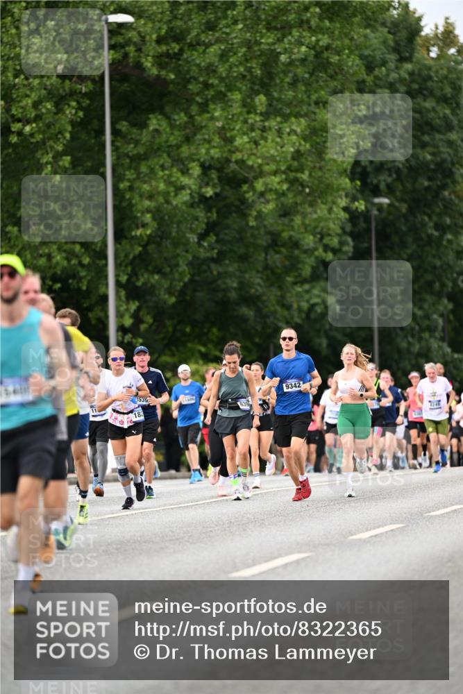 29.06.2025 - hella hamburg halbmarathon Dr. Thomas Lammeyer http://msf.ph/oto/8322365 29.06.2025 10:39:19 Kennedybrücke 1417, 1497, 1821, 1849, 2265, 2482, 3130, 3409, 4564, 4884, 5027, 5793, 6335, 6379, 6571, 6746, 6803, 6859, 7020, 7386, 7733, 8369, 9164, 9248, 9342, 10335, 10358, 10393, 10464, 10606, 11320 meine-sportfotos.de
