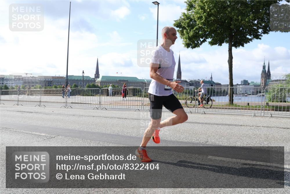 29.06.2025 - hella hamburg halbmarathon Lena Gebhardt http://msf.ph/oto/8322404 29.06.2025 09:48:13 Lombardsbrücke 1164, 1290, 1385, 1505, 1562, 1710, 1743, 2196, 2296, 2714, 2767, 3959, 4602, 4860, 5091, 5092, 5315, 6684, 6829, 6990, 7884, 8362, 8901, 8933, 9178, 9944, 10384, 10404, 10793, 10900, 10968, 11202, 11227, 11620, 11745, 11929, 12051, 12290, 12462, 12488, 12514, 12865, 12916, 13483, 13514, 13595, 13798, 13854, 13975, 14387, 14601, 14875, 14908, 14934, 14952, 15015, 15261, 15415, 15701, 15931, 15959, 15965, 16119, 16158, 16964 meine-sportfotos.de