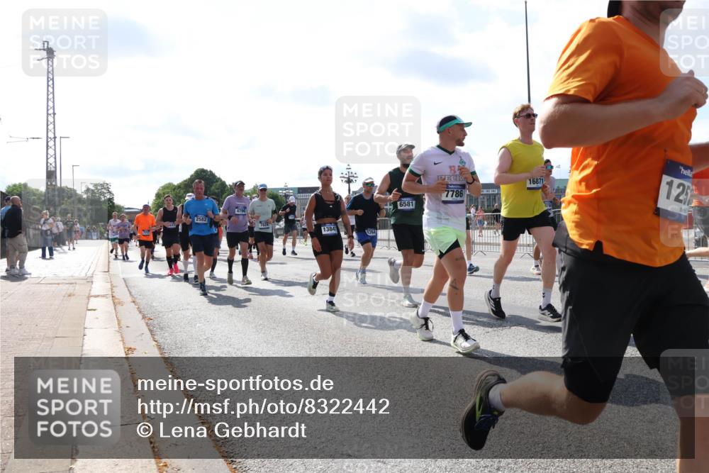29.06.2025 - hella hamburg halbmarathon Lena Gebhardt http://msf.ph/oto/8322442 29.06.2025 10:00:08 Lombardsbrücke 4796, 2582, 7824, 13847, 16871, 7786, 6581, 125, 1006, 1019, 1125, 1180, 1239, 1264, 1526, 1834, 1914, 1955, 2027, 2086, 2099, 2159, 2346, 2348, 2364, 2447, 2582, 2584, 2606, 2652, 2676, 2677, 2730, 2910, 3177, 3181, 3279, 3319, 3836, 3861, 3898, 4013, 4231, 4594, 4632, 4772, 4796, 4813, 4940, 5015, 5134, 5272, 5277, 5341, 5728, 6082, 6084, 6104, 6174, 6201, 6202, 6220, 6260, 6462, 6470, 6581, 6587, 8330, 10031, 11568, 11844 meine-sportfotos.de
