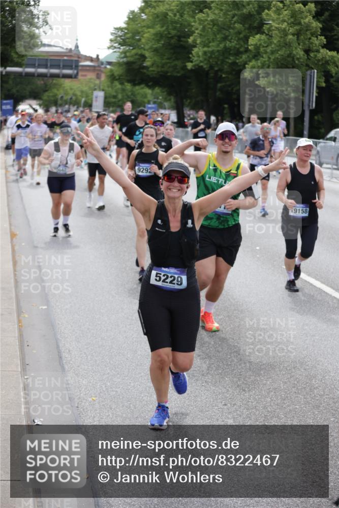 29.06.2025 - hella hamburg halbmarathon Jannik Wohlers http://msf.ph/oto/8322467 29.06.2025 10:39:36 Lombardsbrücke 1058, 1076, 1291, 1586, 1691, 1899, 2254, 2313, 2866, 2888, 3882, 3883, 3884, 4173, 4471, 5229, 5654, 5877, 5901, 6097, 6548, 6698, 6750, 6890, 7045, 7455, 7456, 8107, 8612, 8622, 8815, 8865, 8866, 9080, 9187, 9195, 9292, 9495, 10648, 10806, 10818, 10901, 10939, 11188, 11242, 11244, 11874, 12414, 12883, 12906, 13577, 13644, 14327, 14578, 15111, 16532, 16784, 18157, 19163 meine-sportfotos.de