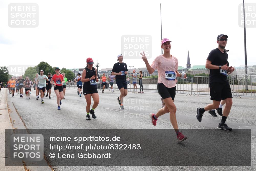 29.06.2025 - hella hamburg halbmarathon Lena Gebhardt http://msf.ph/oto/8322483 29.06.2025 10:37:37 Lombardsbrücke 1413, 2105, 518, 5032, 10919, 952, 1022, 1276, 1337, 1475, 1597, 1799, 1819, 1985, 2016, 2031, 2072, 2199, 2272, 2480, 2486, 2640, 2853, 3230, 3246, 3633, 4097, 4347, 4733, 5139, 5146, 5171, 5186, 5522, 5560, 5790, 5875, 5940, 6243, 6362, 6821, 6955, 7085, 7124, 7235, 7321, 7350, 7544, 7696, 7707, 7777, 7823, 8811, 8843, 8985, 9247, 9288, 9524, 9895, 10159, 10506, 10836, 11087, 11543, 12123, 12254, 12472, 12824, 16680, 17798 meine-sportfotos.de