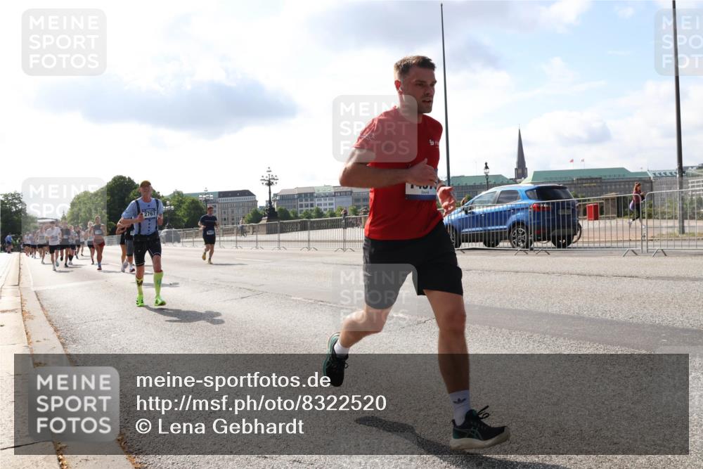 29.06.2025 - hella hamburg halbmarathon Lena Gebhardt http://msf.ph/oto/8322520 29.06.2025 09:48:14 Lombardsbrücke 2767, 1164, 1290, 1385, 1505, 1562, 1710, 1743, 2196, 2296, 2714, 2767, 3959, 4602, 4860, 5091, 5092, 5315, 5709, 6684, 6829, 6990, 7884, 8362, 8901, 8933, 9178, 9944, 10384, 10404, 10793, 10852, 10900, 10968, 11202, 11227, 11620, 11745, 11929, 12051, 12290, 12462, 12488, 12514, 12865, 12916, 13483, 13514, 13595, 13798, 13854, 13975, 14387, 14601, 14875, 14908, 14934, 14952, 15015, 15261, 15415, 15701, 15931, 15959, 15965, 16119, 16158, 16964 meine-sportfotos.de