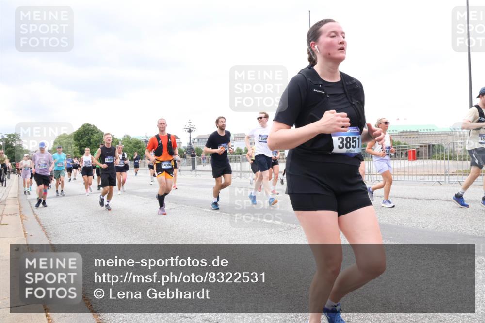 29.06.2025 - hella hamburg halbmarathon Lena Gebhardt http://msf.ph/oto/8322531 29.06.2025 10:57:29 Lombardsbrücke 8552, 15041, 15609, 14366, 1230, 3851, 18, 1123, 1242, 1248, 1265, 1643, 2041, 2370, 2567, 2871, 3191, 3195, 3385, 3388, 3433, 3470, 3723, 3750, 3851, 3954, 4086, 4106, 4180, 4197, 4241, 4485, 4521, 4611, 4830, 4998, 5057, 5117, 5316, 5632, 5639, 5736, 5738, 6053, 6827, 6832, 6857, 6916, 6981, 7172, 7592, 7720, 7728, 7787, 7964, 8035, 8039, 8159, 8224, 8287, 8386, 8540, 8546, 8552, 8679, 8708, 8851, 8853, 8873, 9059, 9110, 9233, 9298, 9299, 9318, 9496, 9613 meine-sportfotos.de